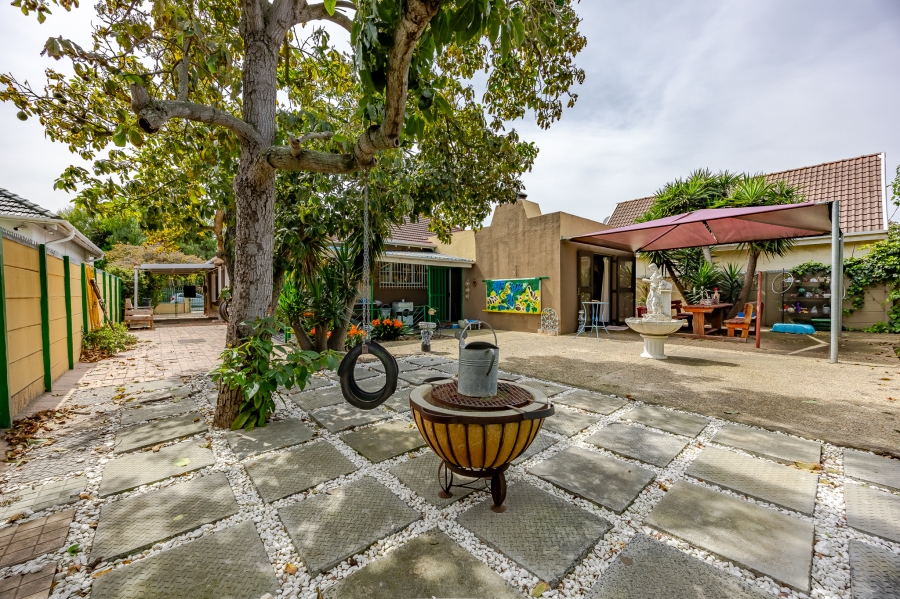 4 Bedroom Property for Sale in Oakdale Western Cape